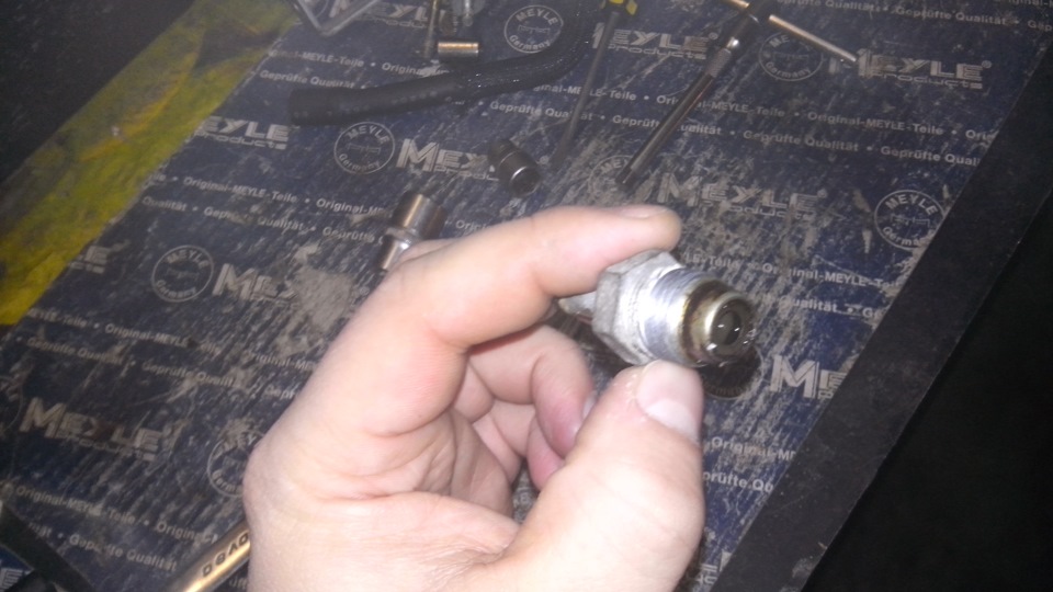немного закакан:))) но при этом при тряске ощущается что он работоспособен — Subaru Forester (SG)