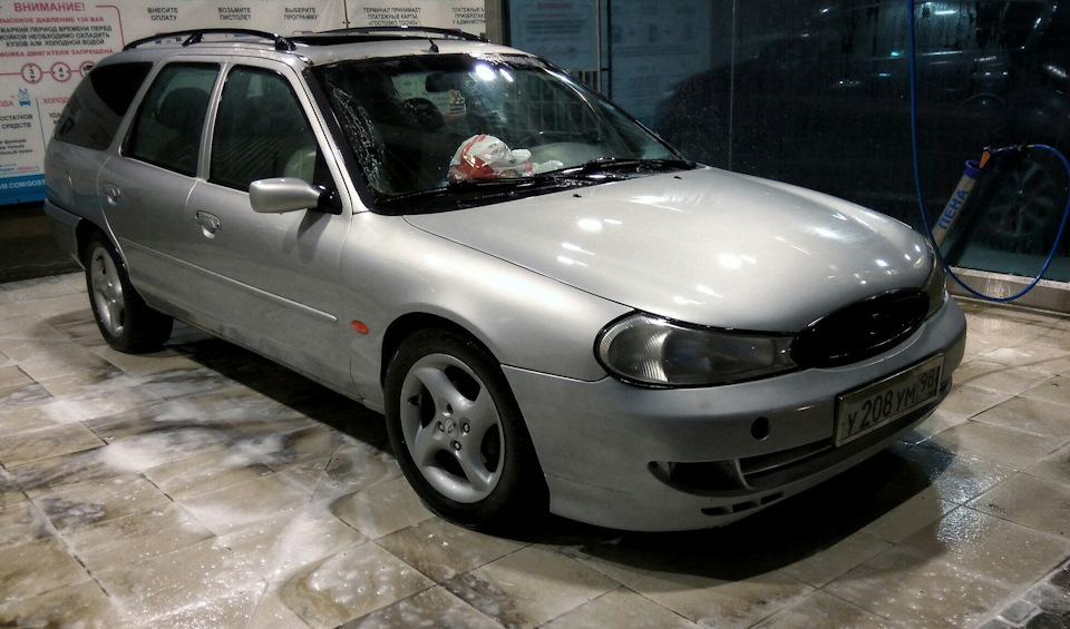 Фото в бортжурнале Ford Mondeo II. Запчасти на фото: V208148