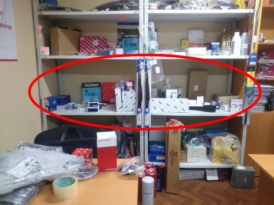 то самое чувство, когда ты настолько частый гость в магазине запчастей, что у тебя там есть собственная полка =) и ещё кое-что на нижней! — Volkswagen Passat B5