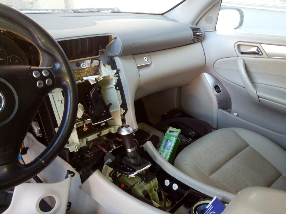 Фото в бортжурнале Mercedes-Benz C-Class (W203)