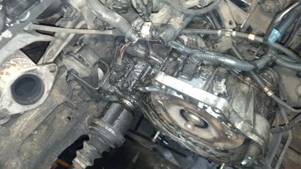 грязище на коробке и вокруг — Pontiac Vibe (1G)