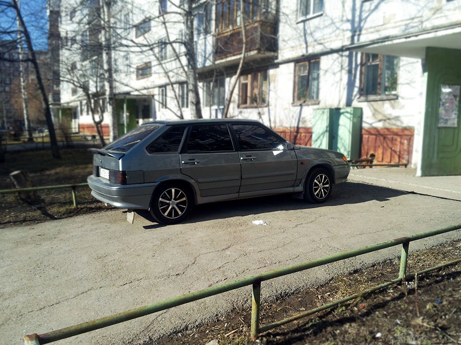 Заехал в чей-то подъезд =) — Lada 2114