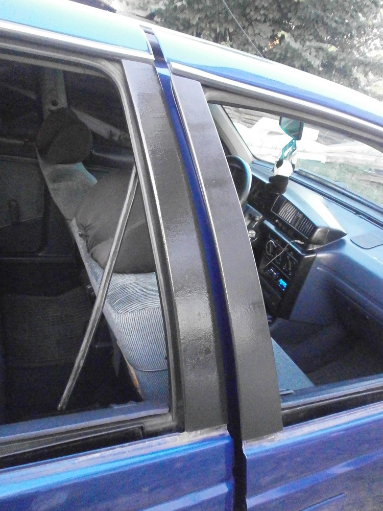 Покрашены обе — Peugeot 405