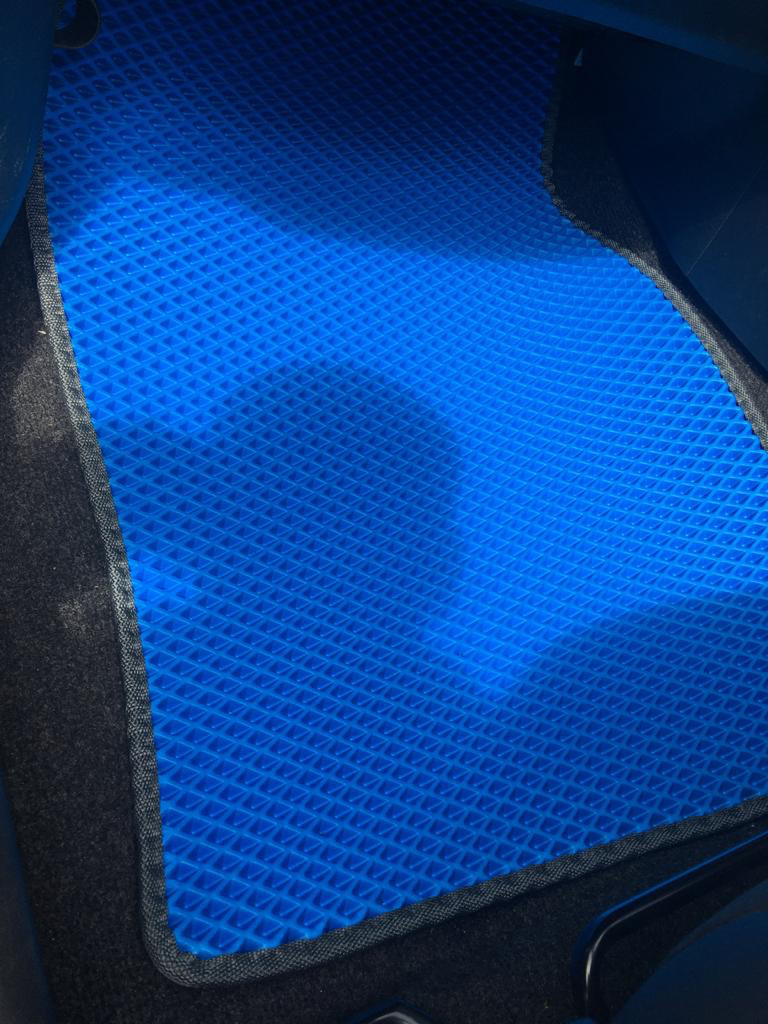 Фото в бортжурнале Toyota Prius Plug-in Hybrid (1G)