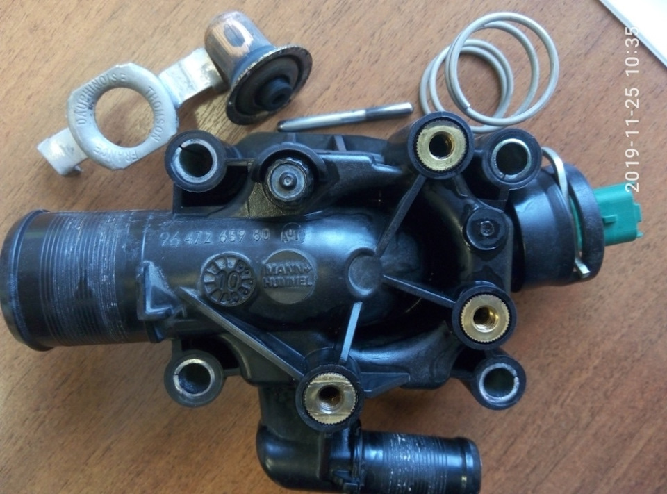 Заводской mann hummel 96 472 659 80 — Peugeot 207. Found on photo: 9647265980