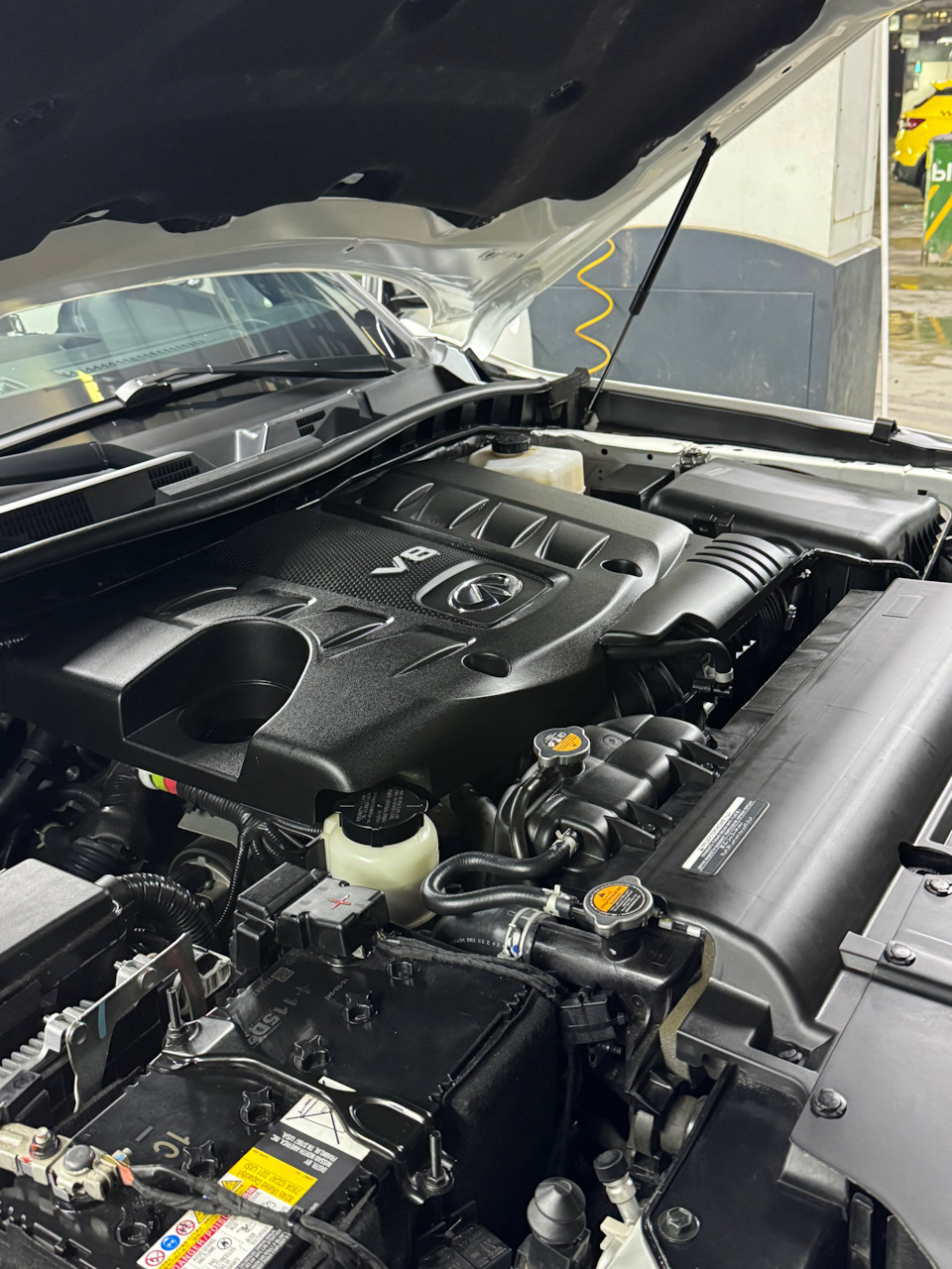 Теперь под капотом блеск — Infiniti QX80 (1G)