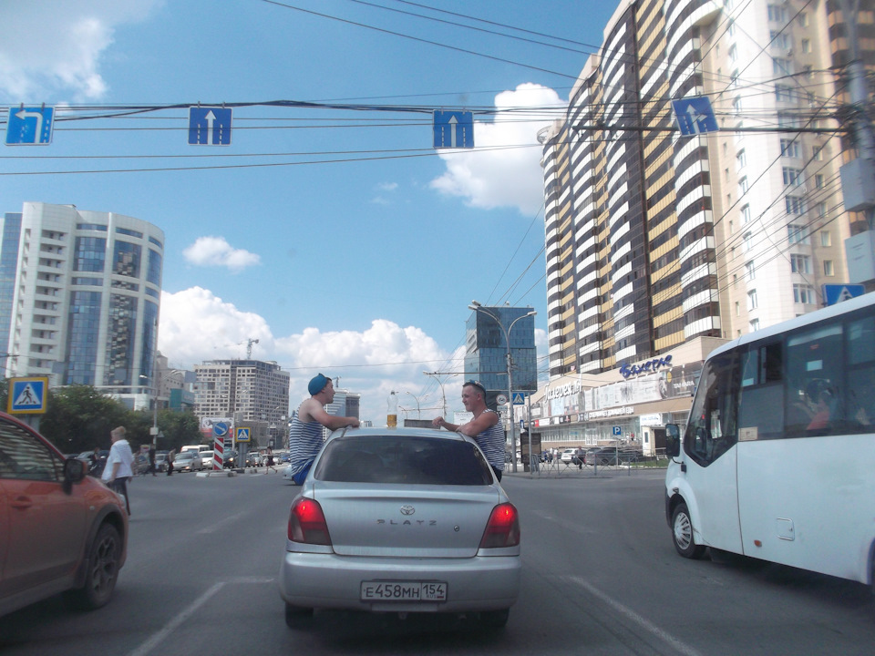 Новосибирские ВДВшники — Nissan Cube I