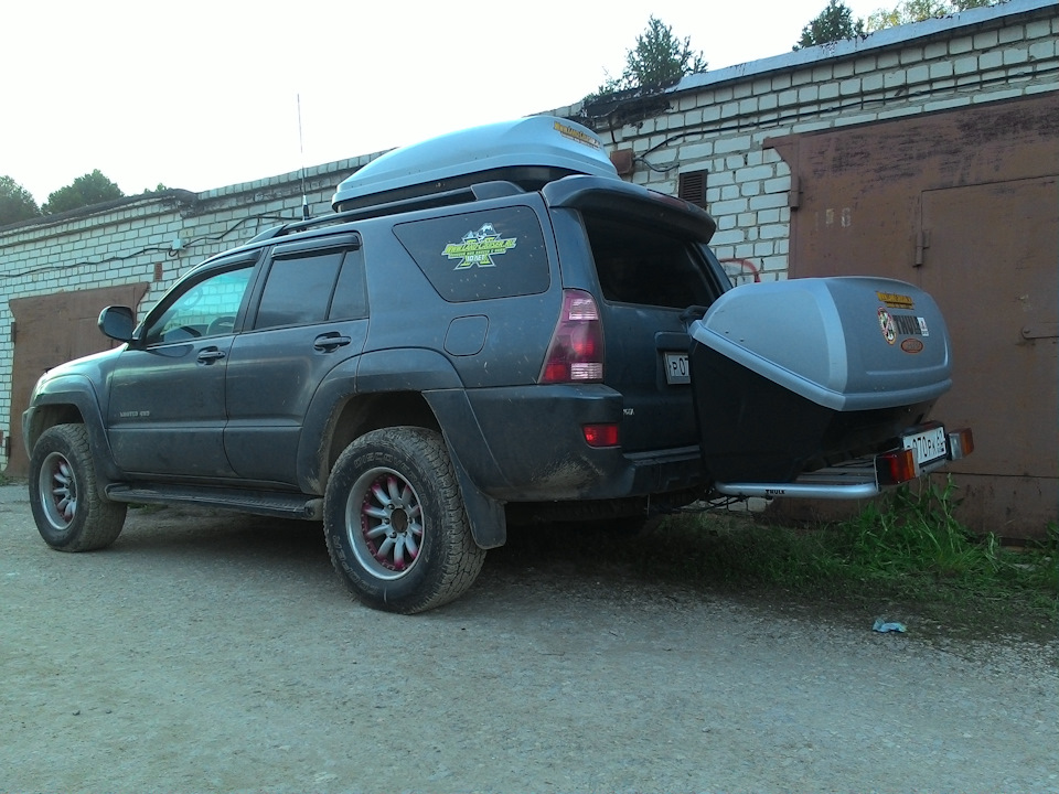 Вид сбоку-сзади — Toyota 4Runner (4G)