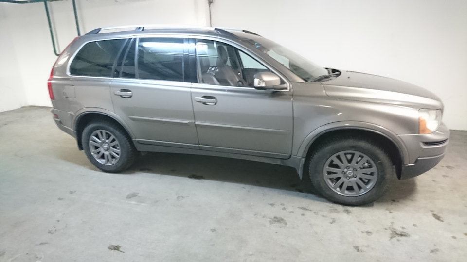 Уже на авто — Volvo XC90 (1G)