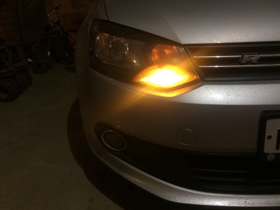 Рыжие габариты — Volkswagen Polo Sedan