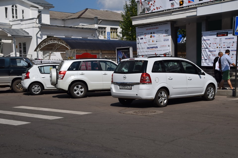 Три белых коня. — Renault Sandero 1G