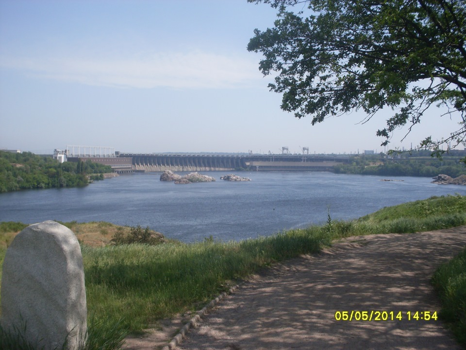 Легендарная плотина. — Москвич 2140