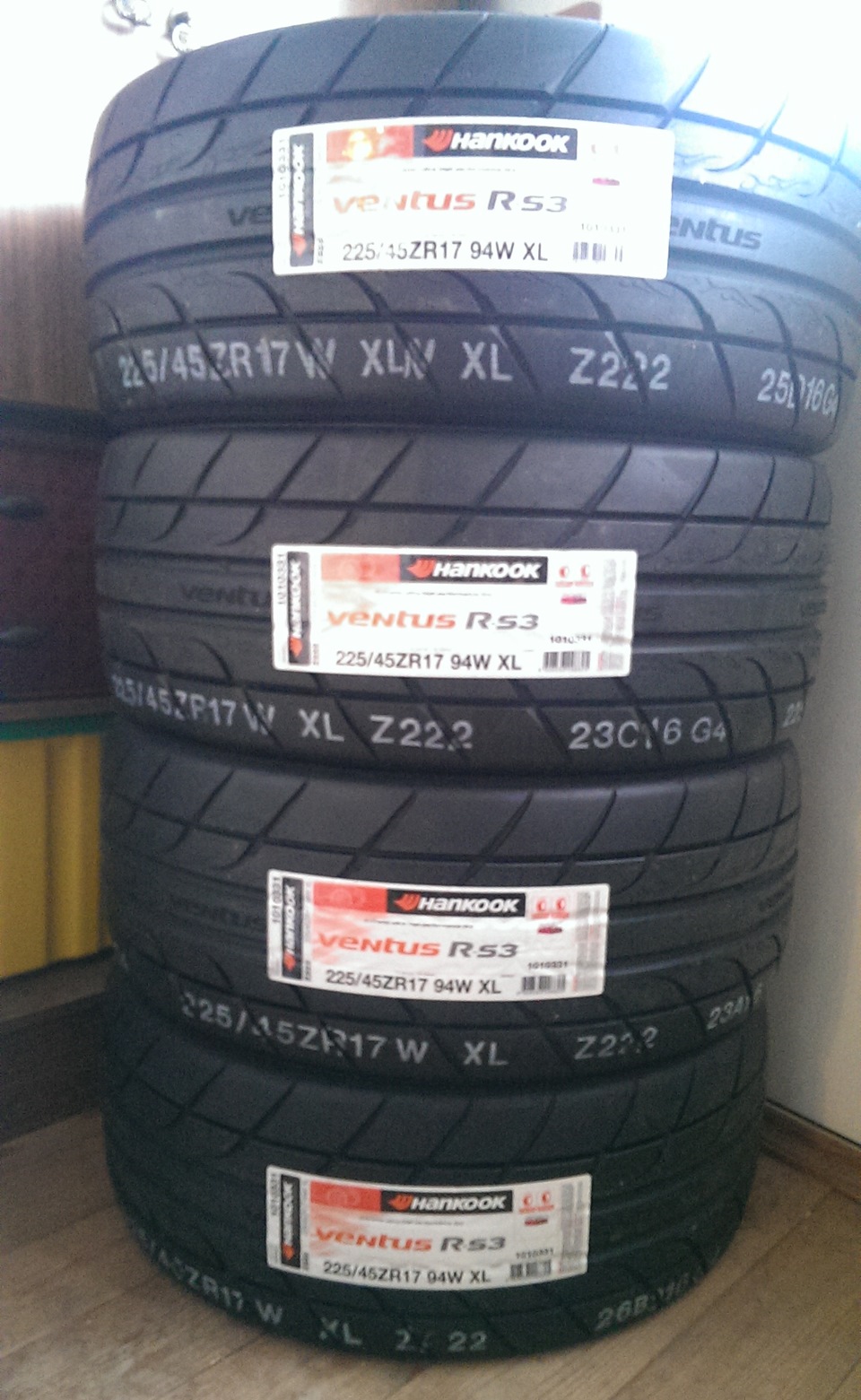 Hankook Ventus RS-3 225/45 R17 — SEAT Leon FR (Mk3). Запчасти на фото: Michelin X-Ice North