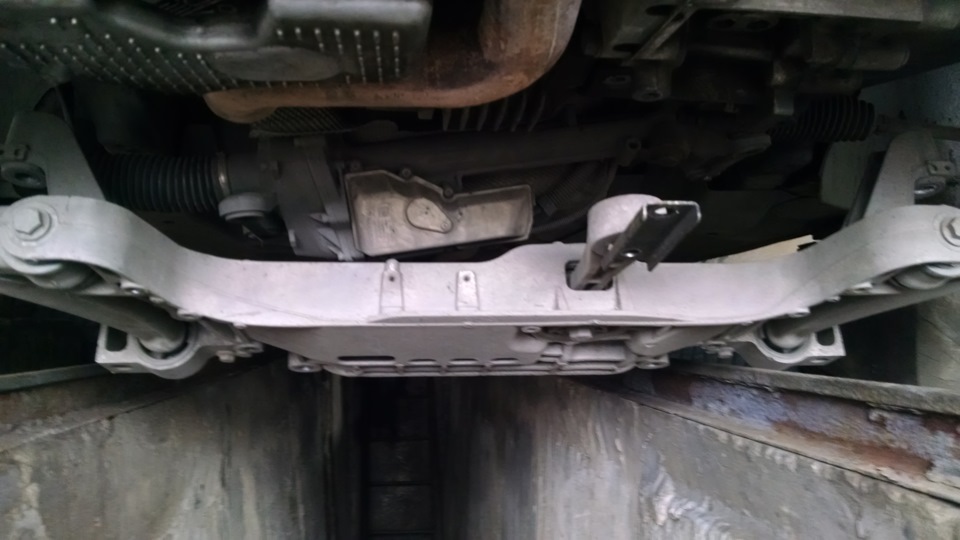 Снятый подрамник — Volkswagen Tiguan (1G)