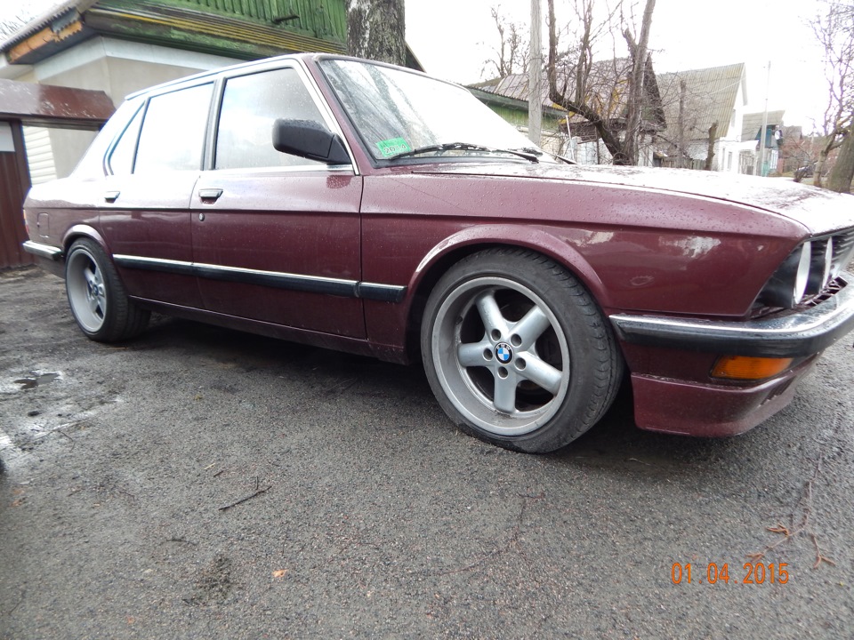 Уже история, вид сбоку до занижения. — BMW 5 series (E28)