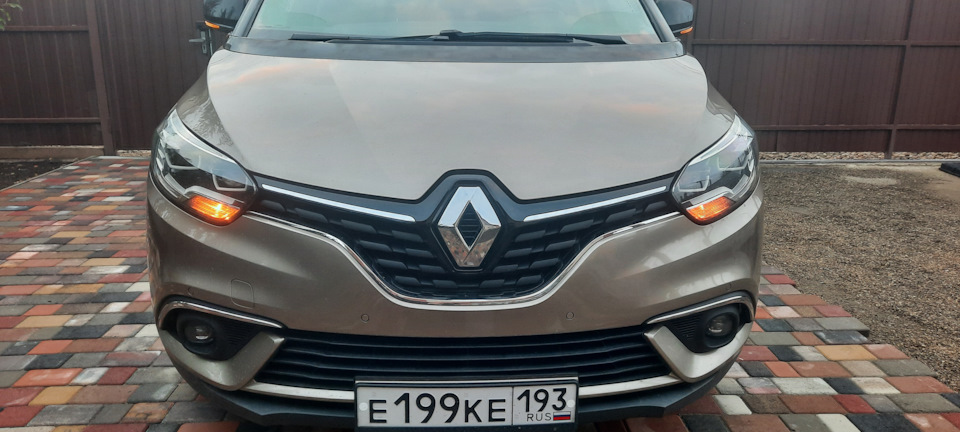 Так светят — Renault Grand Scenic IV