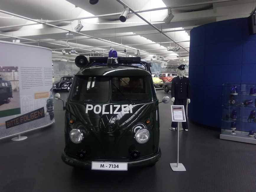 Фото 3. Бус в полицейском мундире. — Volkswagen Transporter T3