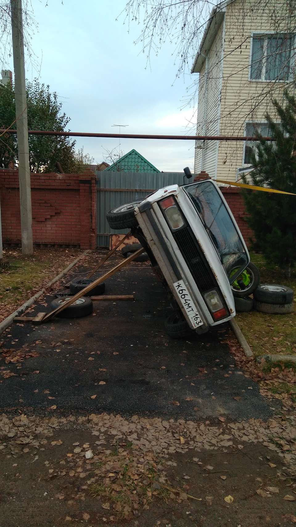 И после (дада, это фото сделано позже того!) — Lada 21053