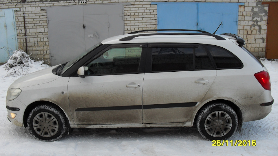 Вид сбоку.Как видим, машинка сбоку грязненькая… )) — Skoda Fabia Combi Mk2