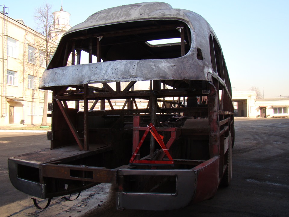 Временное сцепное устройство крепится к ферме на 4 болтах. — Ikarus 55 Lux
