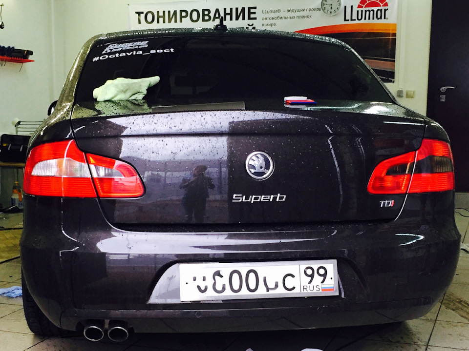 Притонировал центра фонарей. Собственно разница. — Skoda Superb Mk2