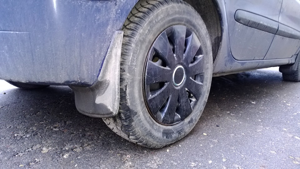 С правой стороны, ещё стоит родной брызговик. — Renault Scenic I