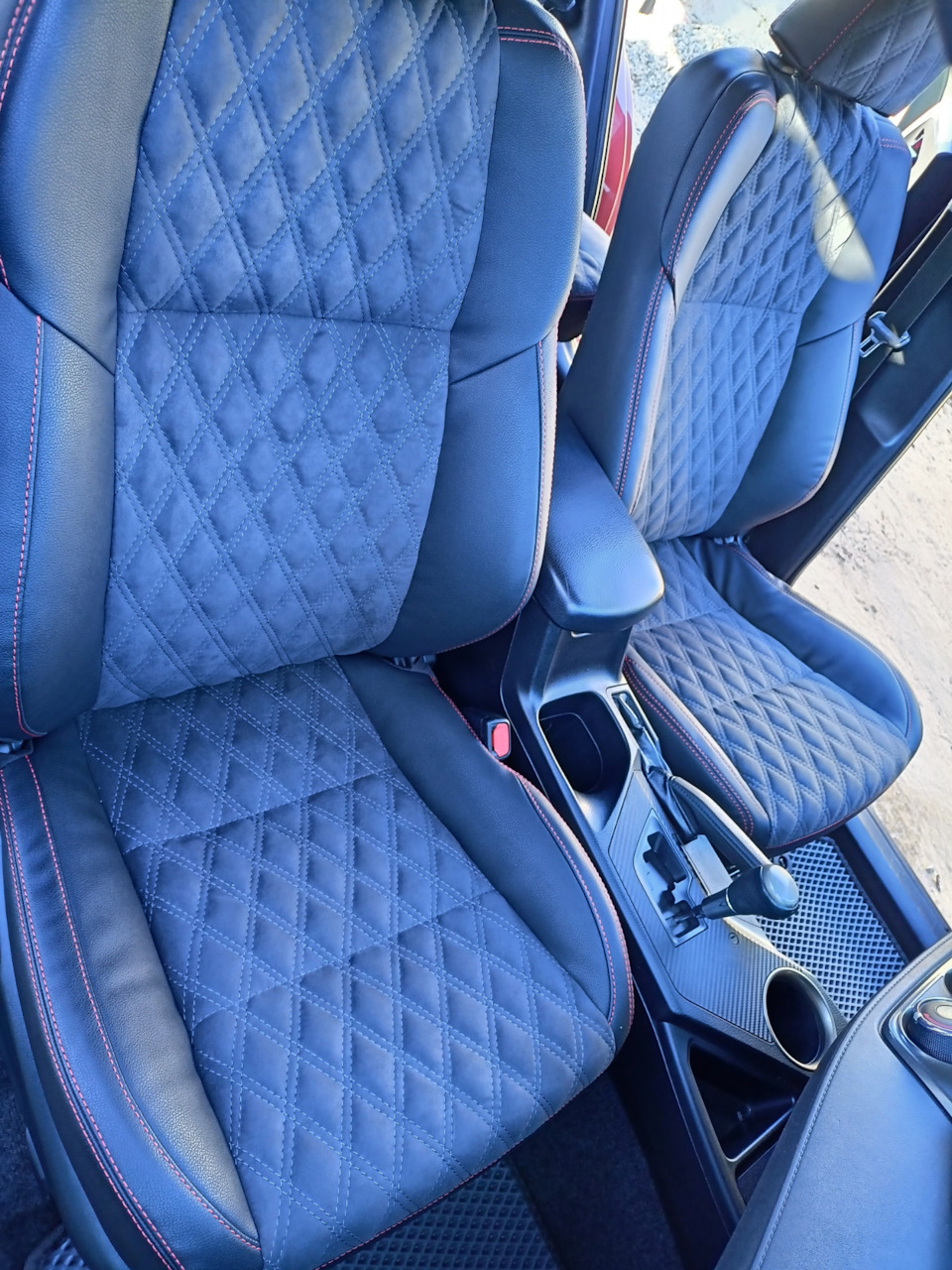 Фото в бортжурнале Toyota RAV4 (IV)