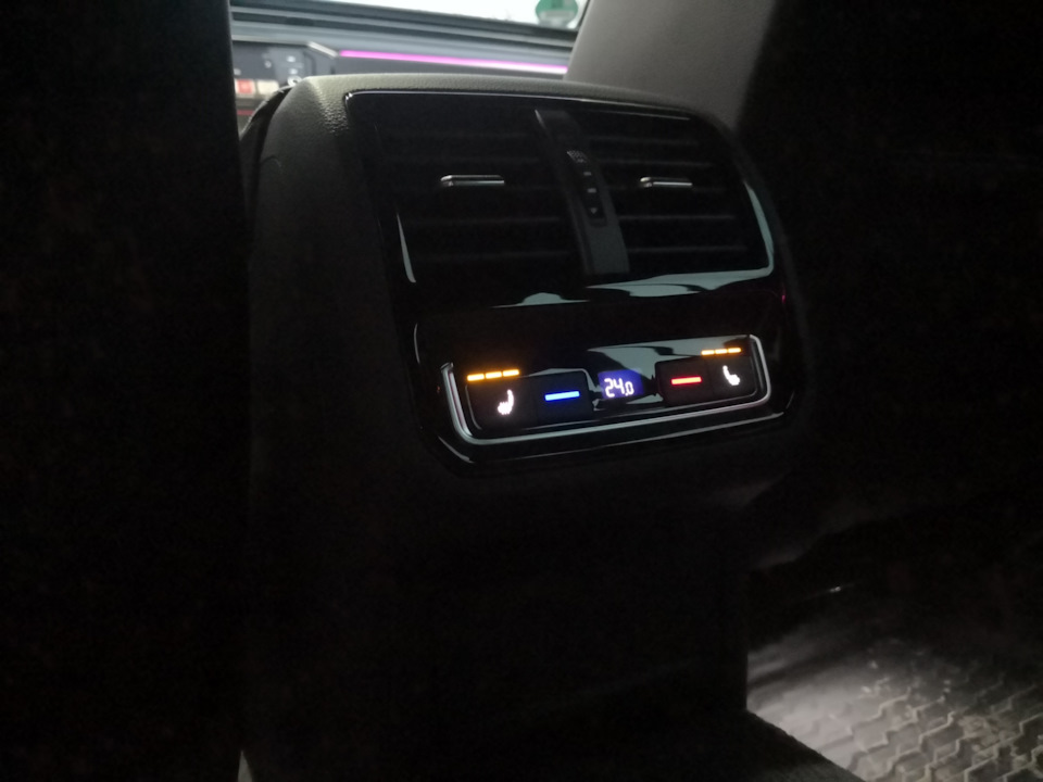 Фото в бортжурнале Volkswagen Passat Variant (B8)