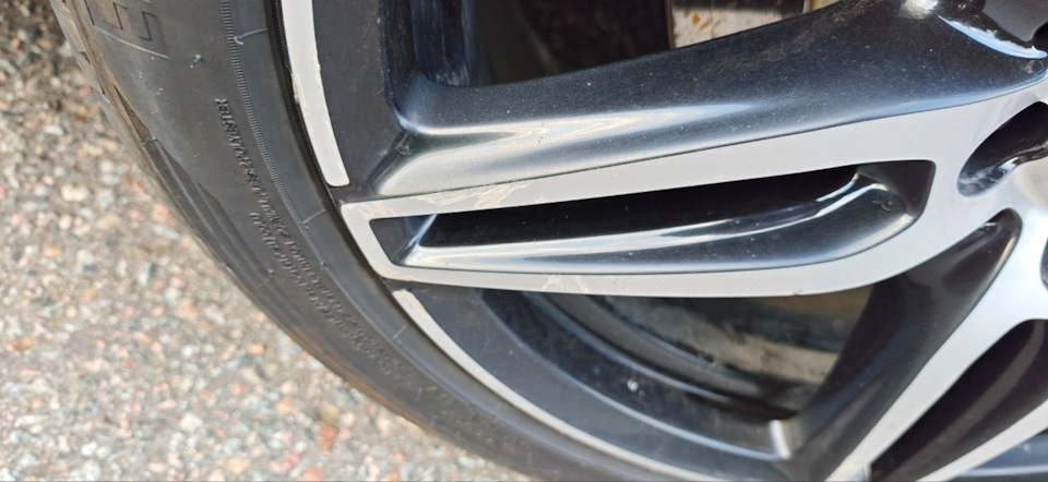 Тут царапины, достаточно свежие. — Mercedes-Benz E-Class (W213)