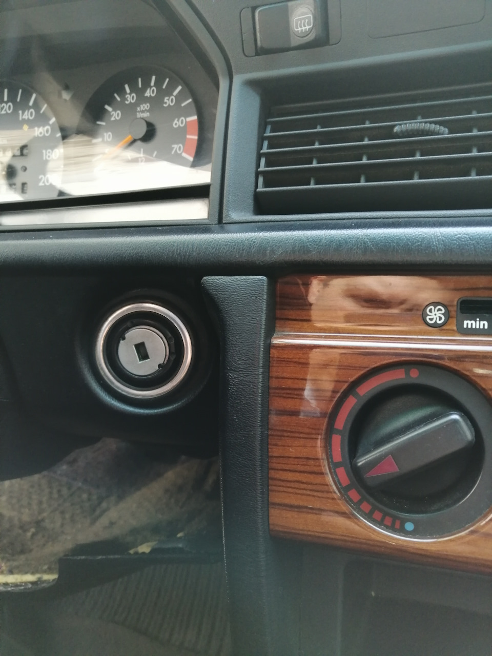 Фото в бортжурнале Mercedes-Benz 190 (W201)