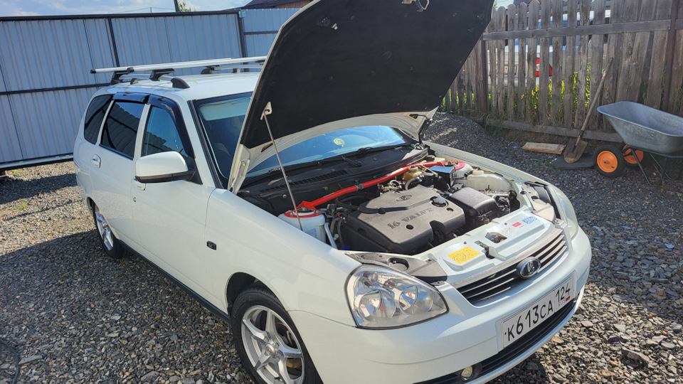 Lada Приора Универсал Белое облако