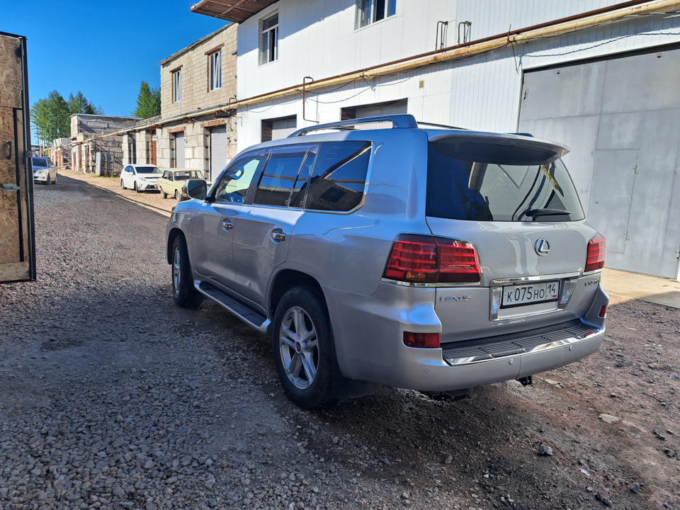 Фото в бортжурнале Lexus LX (URJ200/URJ201)