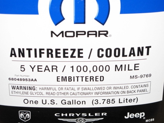 Mopar Antifreeze/Coolant, 5 Year/100,000 Mile Formula. — Jeep Grand Cherokee (WK). Запчасти на фото: 68048953AA