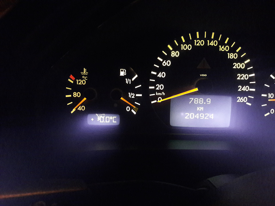 . — Mercedes-Benz E-Class (W210)