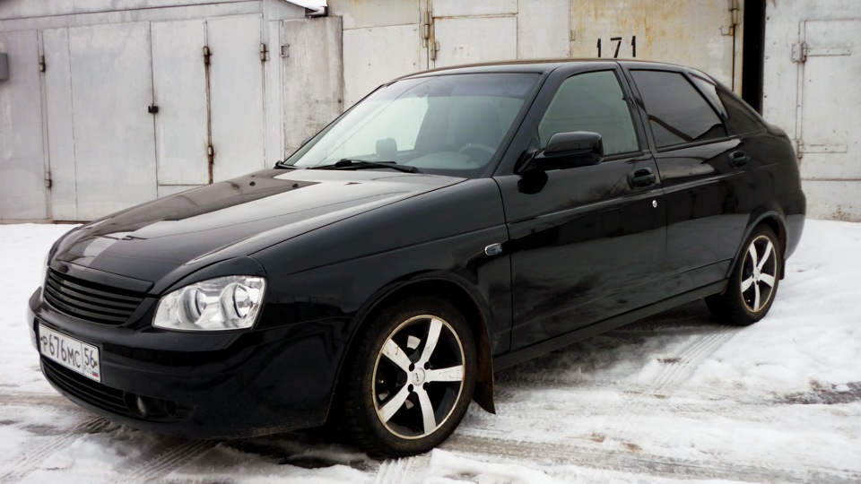 Lada Приора Хэтчбек Чёрный ястреб