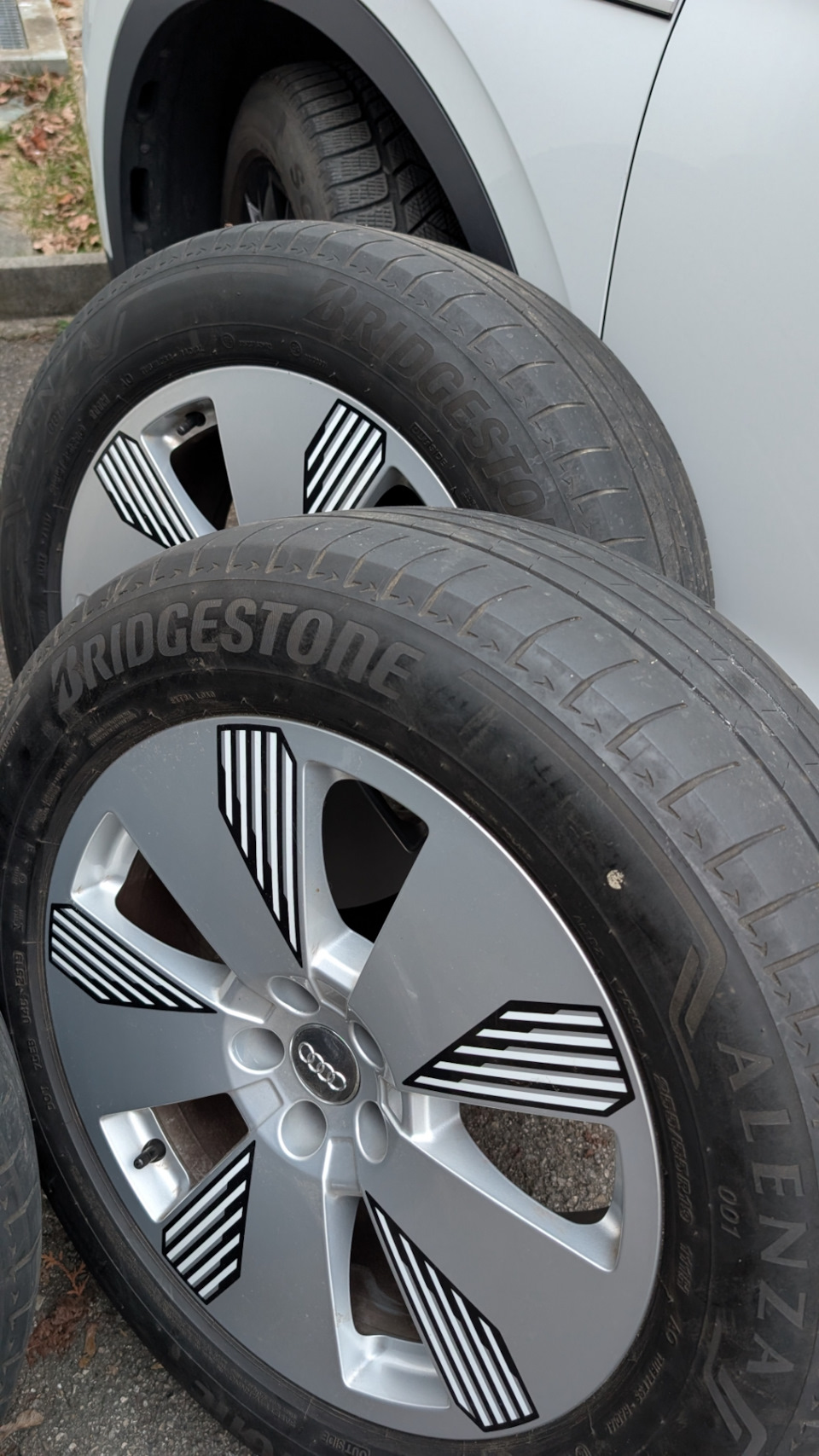 Photo from the logbook Volkswagen ID.4. Found on photo: Bridgestone Alenza 001