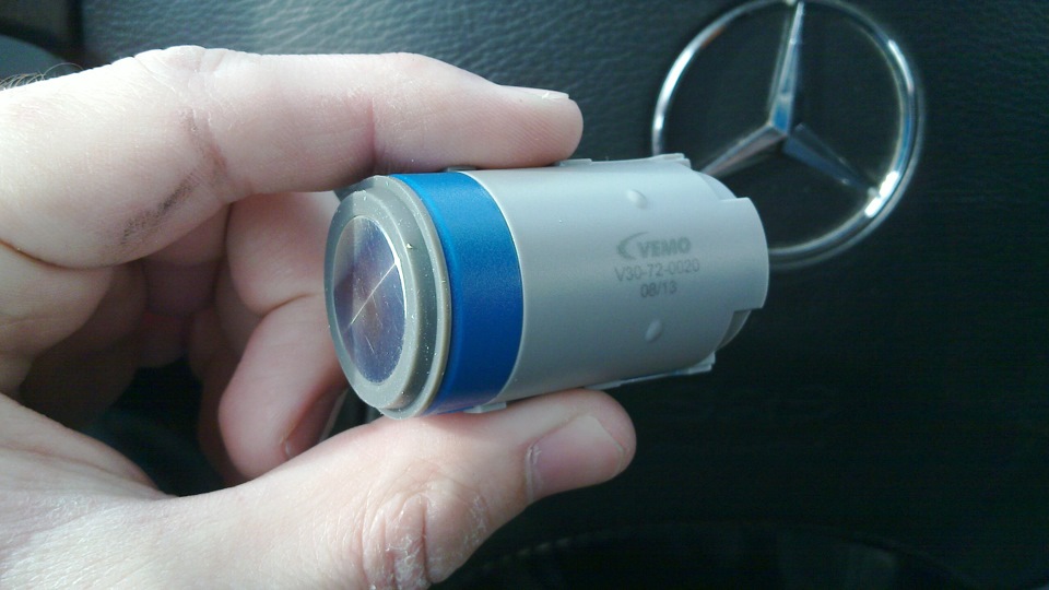 датчик Vemo — Mercedes-Benz S-Class (W220). Запчасти на фото: V30720020