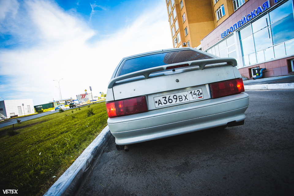 11 — Lada 2114