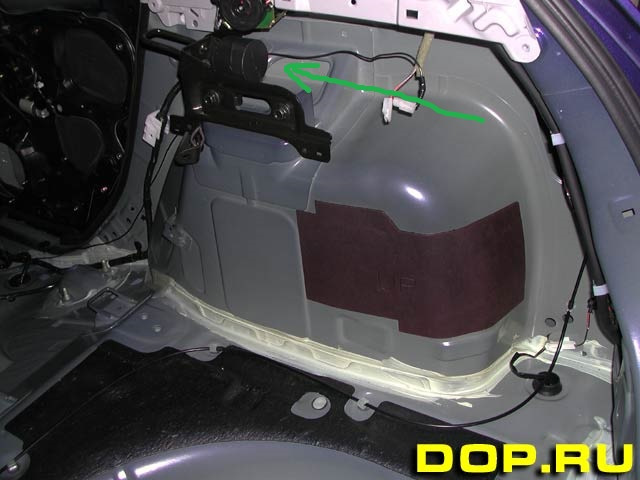Демпфер над задней аркой на одной из Mazda — Skoda Octavia A5 Mk2