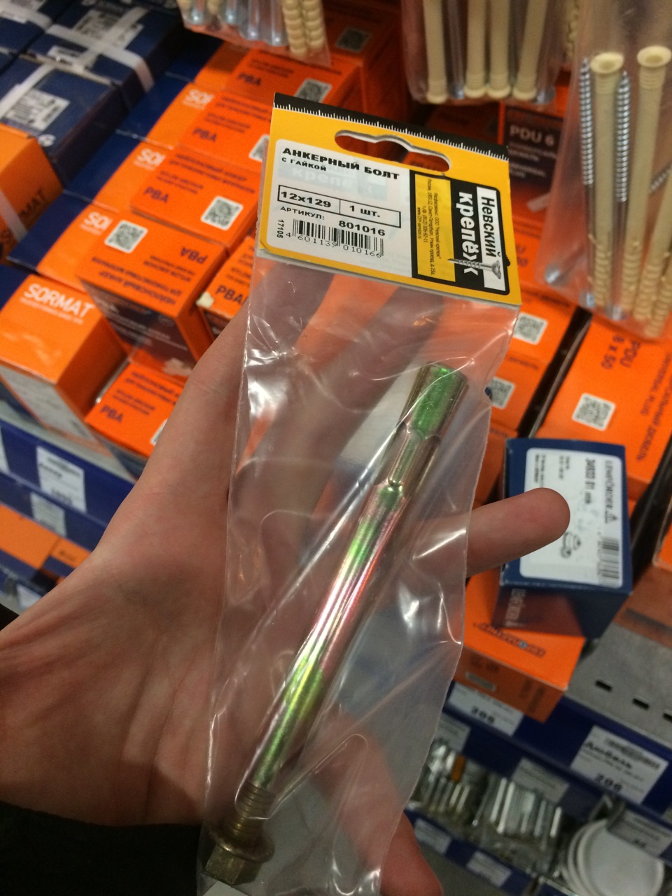 Первым делом я поехал в строительный магазин, чтобы посмотреть что там есть. Втулку, если ее можно так назвать, с внутренним диаметром 10 мм и наружным 12 мм — я нашел быстро. Анкерный болт, точнее — его обойма — отлично подойдет. — BMW 5 series (E39)