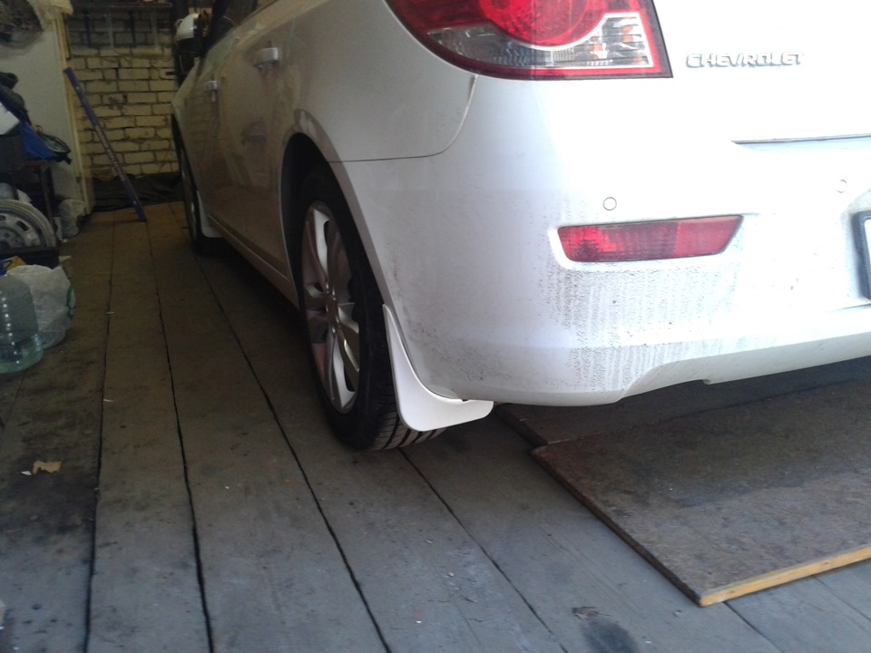 Задний брызговик — Chevrolet Cruze Hatchback