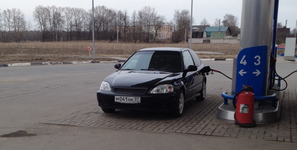 Кушает :) — Honda Civic Hatchback (6G)