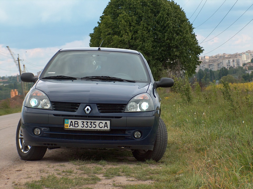 =) — Renault Clio Symbol