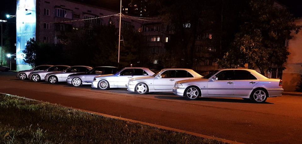 Цэшки слева на право: 3.2К, 5.0 m113, 3.7 m112, 3.2 m104, 5.5 m113, 5.5 m113, 5.5 m113 — Mercedes-Benz C 32 AMG (W203)