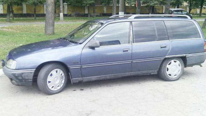Opel Omega синий МТЗ
