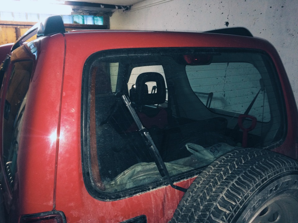 фоток кишок не сделал — забыл. Гугл покажет как там всё внутри — Suzuki Jimny (1G)