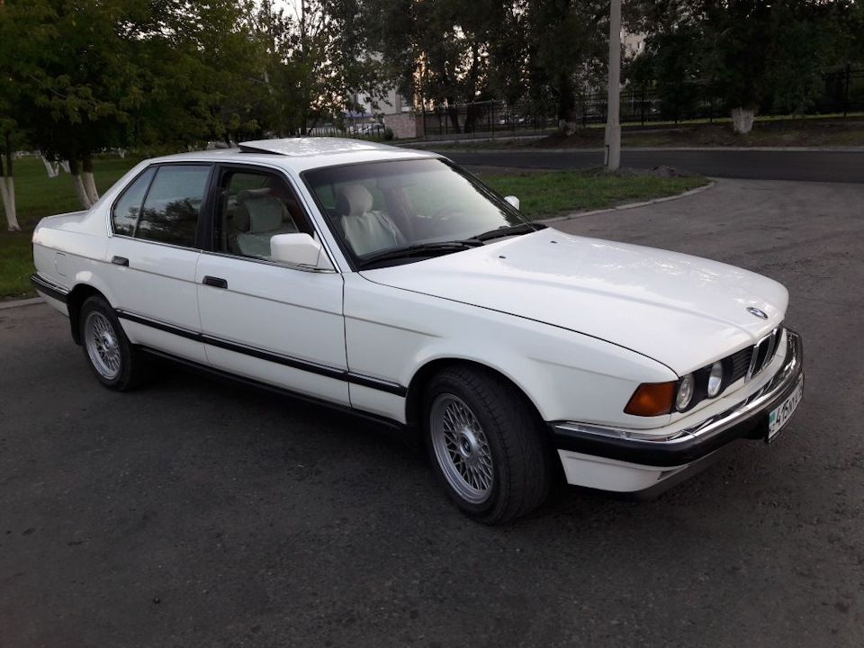 Фото в бортжурнале BMW 7 series (E32)