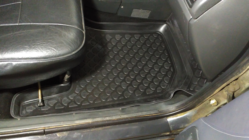 3 — Lada 21120