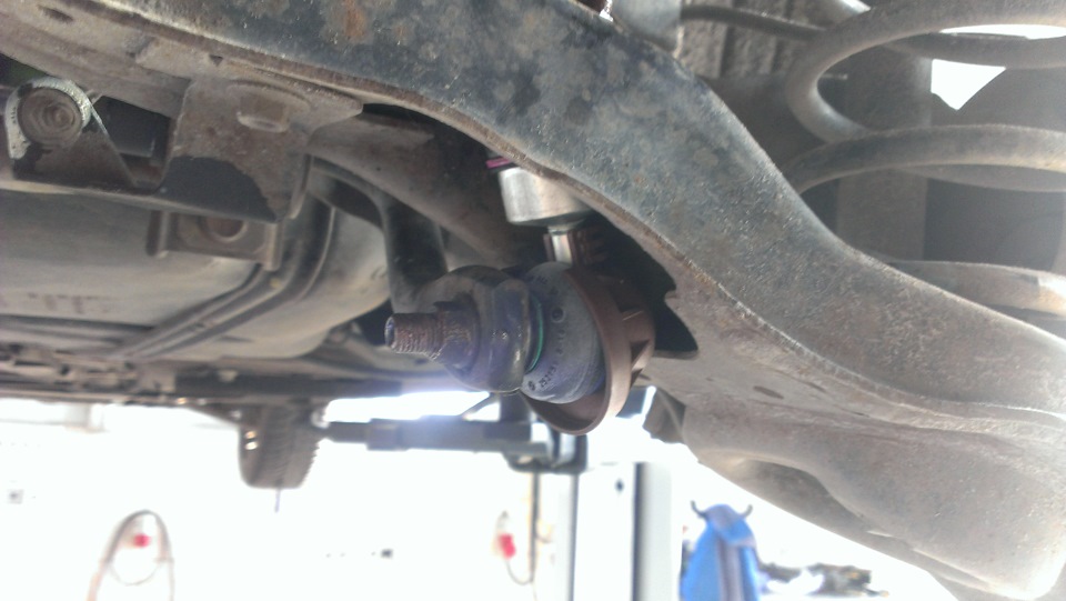 Стойка стаба на месте — Mazda 3 (1G) BK