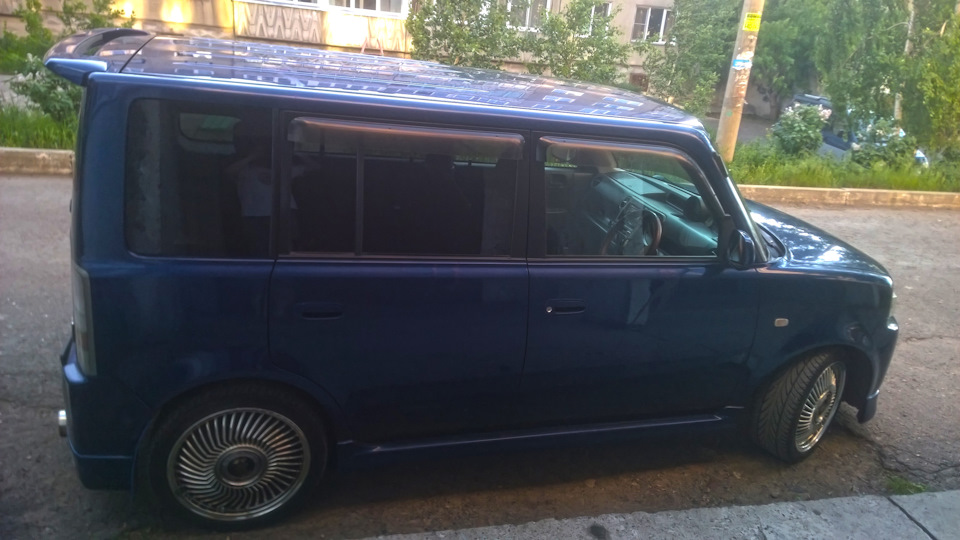 Toyota bB blue Betty
